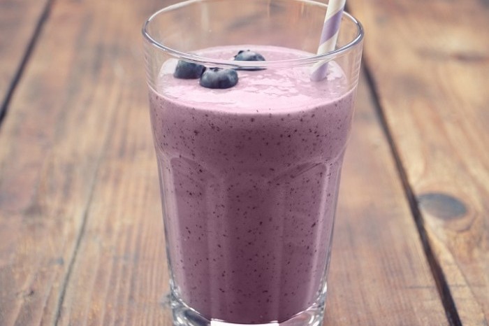 Blueberry Booster Smoothie 700x489