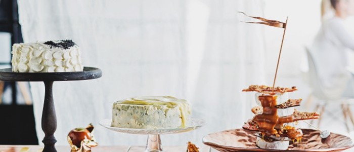 Gorgonzola cheesecake with white chocolate frosting 700x489