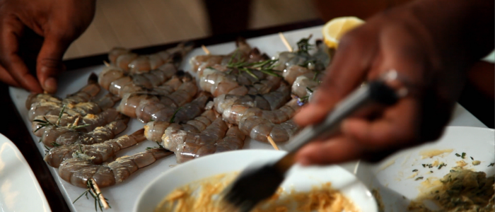 PLUS004 IMG003 Roasted Garlic Basting 700x392