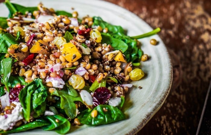 Quinoa salad with beetroot and mango 700x448