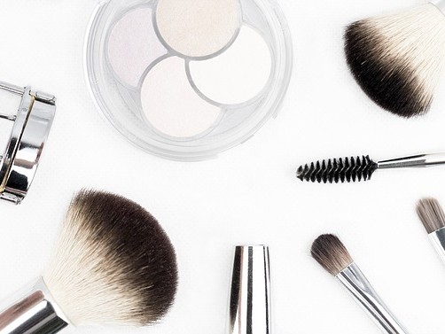African Beauty Bloggers makeup brush