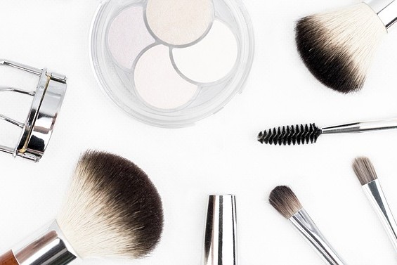 African Beauty Bloggers makeup brush