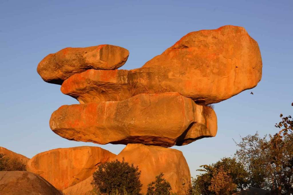 Zimbabwe Travel Guide chiremba balancing rocks 8